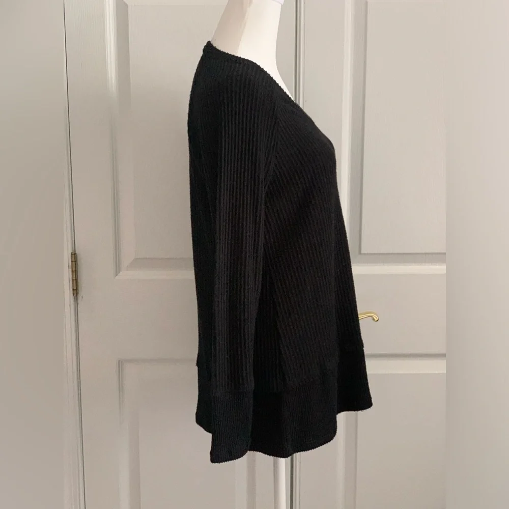 JOAN VASS Black V-Neck Waffle-Knit Long-Sleeve Sweater